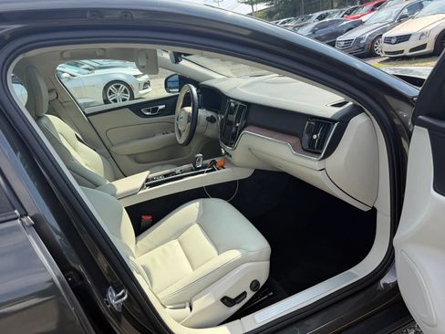 Used 2022 Volvo S60 B5 Momentum AWD/4WD image 26