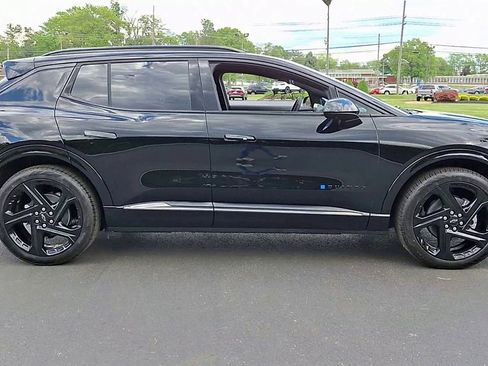 New 2025 Chevrolet Equinox EV RS w/ Convenience Package II image 9