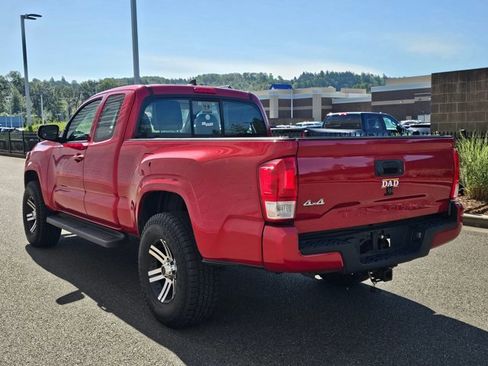 Used 2017 Toyota Tacoma SR w/ SR Convenience Package AWD/4WD image 3