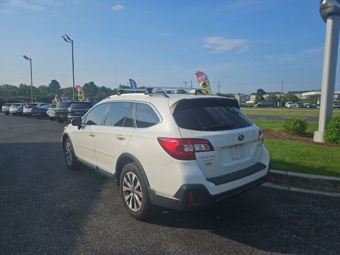 Used 2019 Subaru Outback 2.5i Touring AWD/4WD image 2