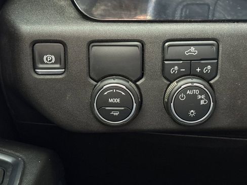 Used 2025 Chevrolet Silverado 1500 LT RWD image 37