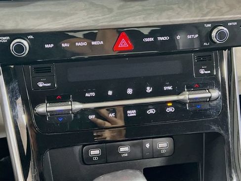 Certified 2023 Kia Carnival EX FWD image 16