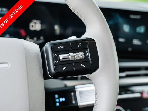 Used 2025 Hyundai Santa Fe SEL FWD image 17