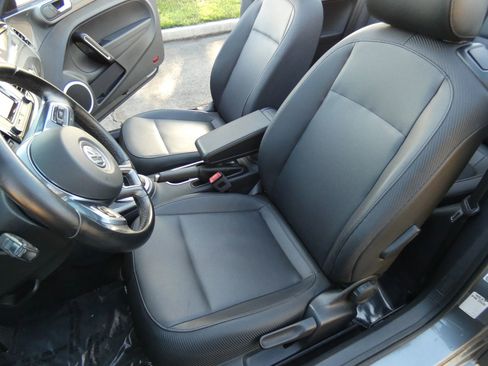 Used 2018 Volkswagen Beetle 2.0T S image 42