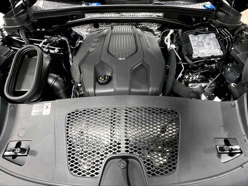 New 2026 Porsche Macan image 35