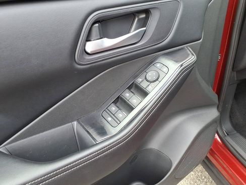 Used 2025 Nissan Rogue SV AWD/4WD image 19