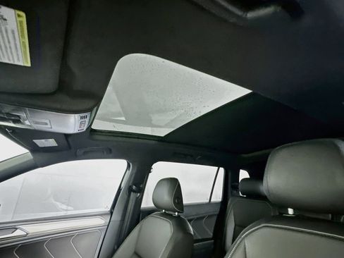 Used 2023 Volkswagen Tiguan SE R-Line FWD image 24