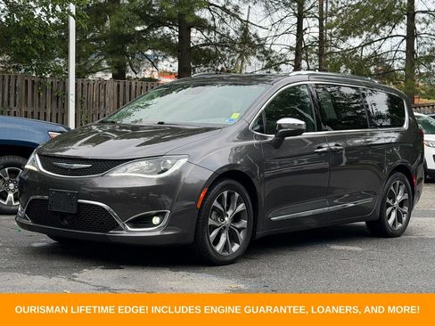 Used 2017 Chrysler Pacifica Limited w/ UConnect Theater Package FWD image 3
