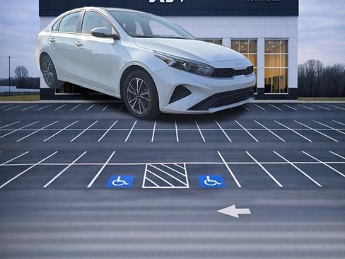 Used 2024 Kia Forte LXS w/ LXS Technology Package FWD image 2
