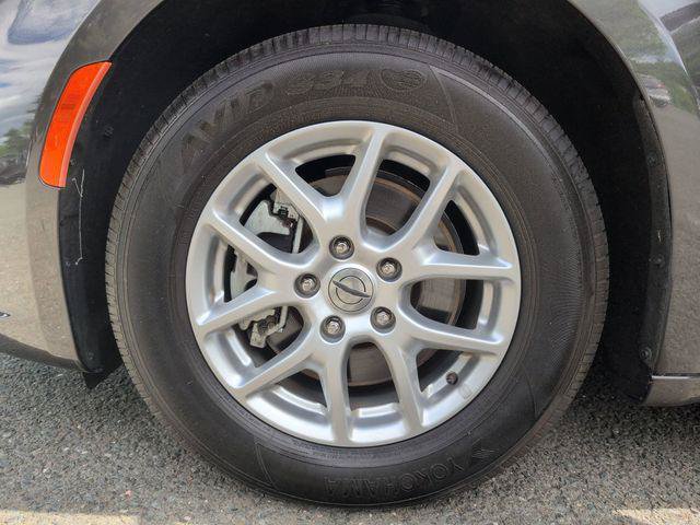 Certified 2023 Chrysler Pacifica Touring-L FWD image 24