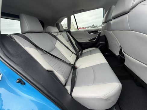 Used 2020 Toyota RAV4 XLE Premium FWD image 12