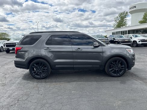 Used 2018 Ford Explorer XLT w/ Equipment Group 202A AWD/4WD image 6