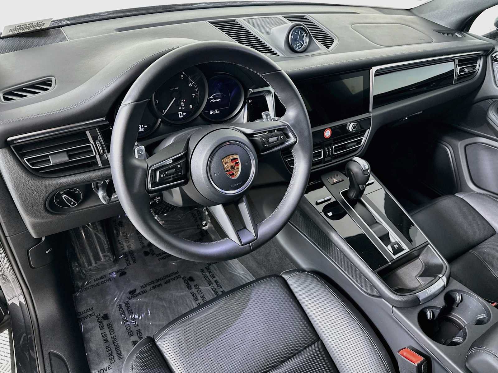 Certified 2026 Porsche Macan AWD/4WD image 4