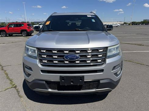 Used 2016 Ford Explorer XLT w/ Equipment Group 202A AWD/4WD image 2
