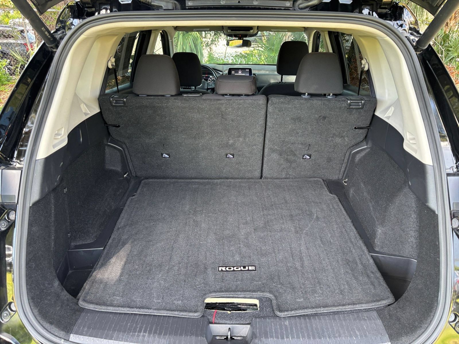 Used 2025 Nissan Rogue SV FWD image 31