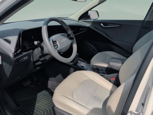Used 2023 Kia Niro EX FWD image 25