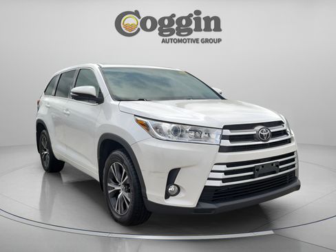 Used 2018 Toyota Highlander Plus AWD/4WD image 8