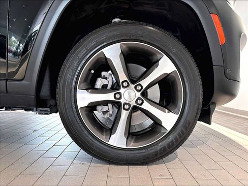 Used 2023 Jeep Grand Cherokee 4WD 4xe w/ Luxury Tech Group II image 14