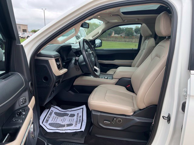 Used 2023 Ford Expedition Limited AWD/4WD image 10