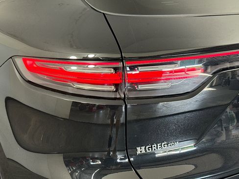 Used 2023 Porsche Cayenne Platinum Edition image 35