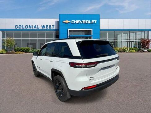Used 2023 Jeep Grand Cherokee Limited w/ Black Appearance Package AWD/4WD image 3