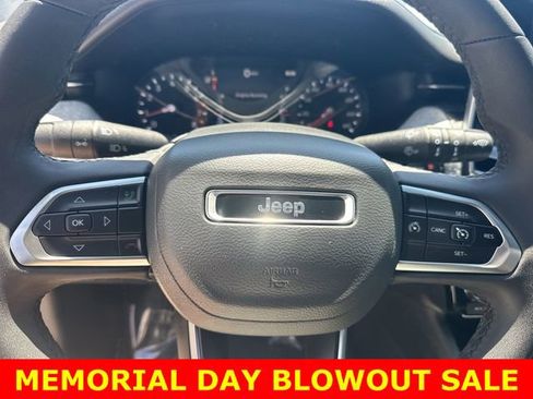 Used 2025 Jeep Compass Latitude AWD/4WD image 18