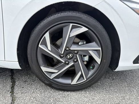 Certified 2025 Hyundai Elantra SEL FWD image 12