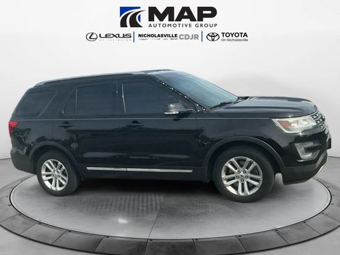 Used 2016 Ford Explorer XLT w/ Equipment Group 202A image 6