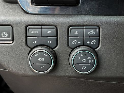 Used 2025 Chevrolet Silverado 3500 LTZ w/ LTZ Convenience Package AWD/4WD image 35