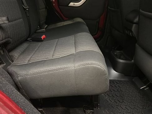 Used 2012 Jeep Wrangler Unlimited Rubicon w/ Connectivity Group AWD/4WD image 15