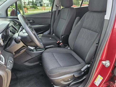 Used 2020 Chevrolet Trax LT AWD/4WD image 13