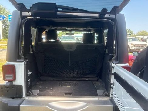 Used 2017 Jeep Wrangler Sahara w/ Dual Top Group AWD/4WD image 10