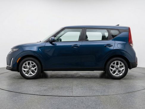 Used 2025 Kia Soul LX w/ LX Technology Package FWD image 5
