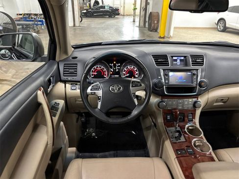 Used 2013 Toyota Highlander Limited image 23