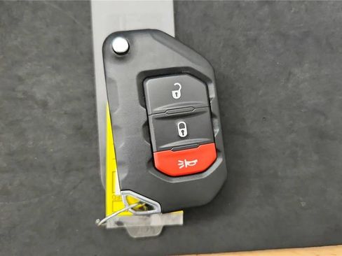 Used 2022 Jeep Gladiator Overland w/ Cold Weather Group AWD/4WD image 14