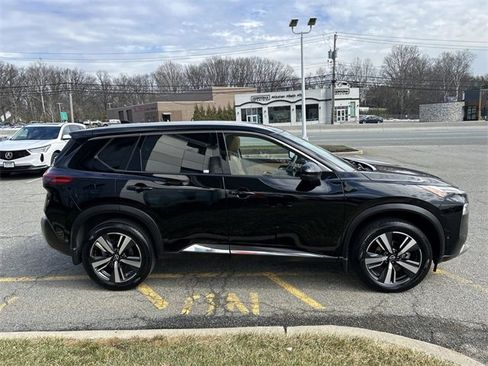 Used 2023 Nissan Rogue Platinum image 9