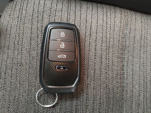Used 2021 Nissan Rogue SV FWD image 32