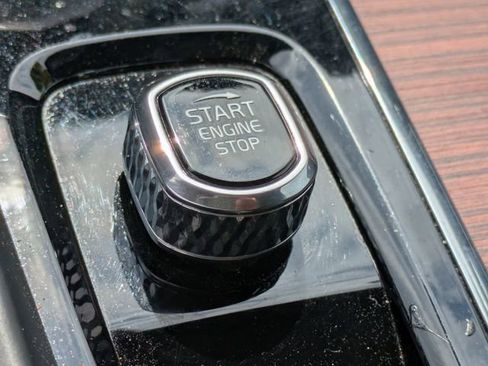 Used 2024 Volvo XC60 B5 Plus image 25