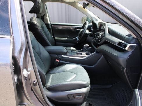 Used 2024 Toyota Highlander Platinum AWD/4WD image 14
