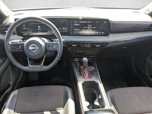 Used 2025 Nissan Kicks SR AWD/4WD image 14