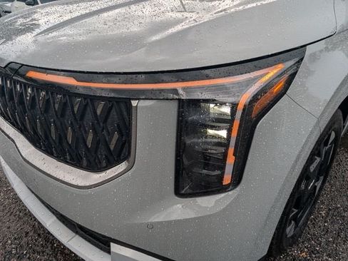 New 2027 Kia Carnival EX FWD image 10