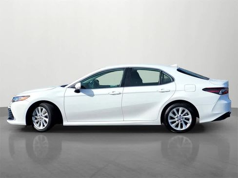 Used 2024 Toyota Camry LE image 3