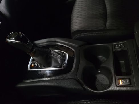 Used 2020 Nissan Rogue SV AWD/4WD image 26