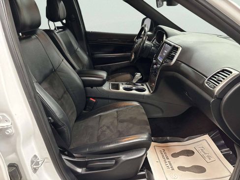 Used 2018 Jeep Grand Cherokee Altitude AWD/4WD image 22