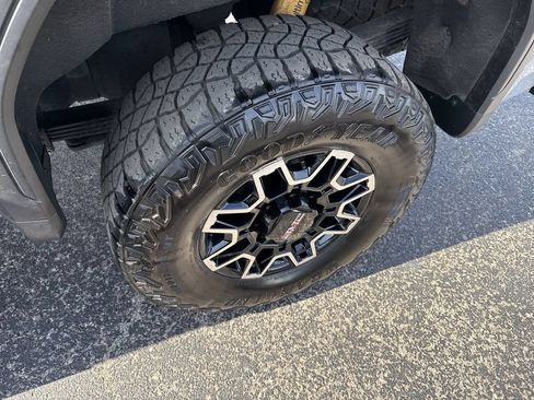 Certified 2025 GMC Sierra 2500 AT4X AWD/4WD image 40