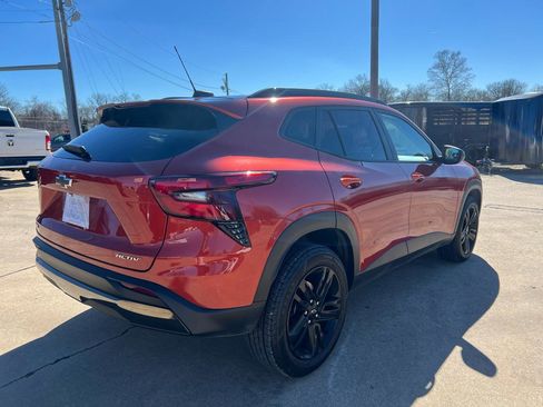 Used 2024 Chevrolet Trax ACTIV w/ Sunroof Package image 5