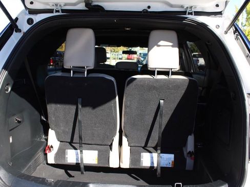 Used 2018 Ford Explorer XLT image 10