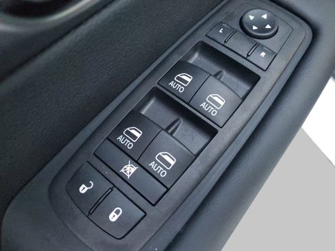 New 2026 Chrysler Voyager LX image 29