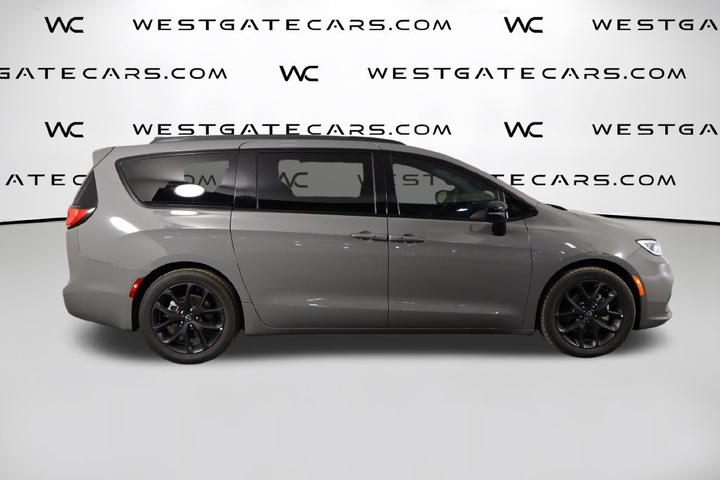 Used 2025 Chrysler Pacifica Limited FWD image 47