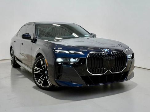 Used 2025 BMW 760i xDrive AWD/4WD image 5